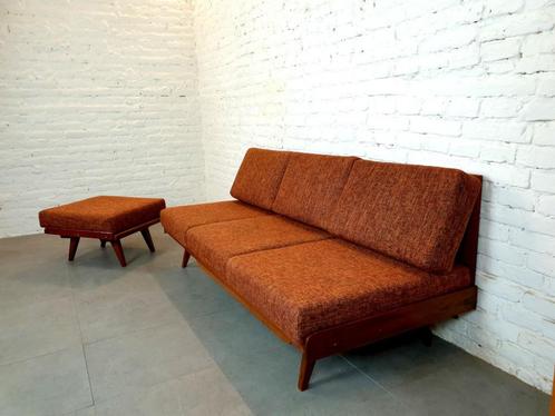 Midcentury Bank Slaapbank + Hocker uit 1960, 140X200 cm., Huis en Inrichting, Banken | Bankstellen, Gebruikt, Rechte bank, Driepersoons