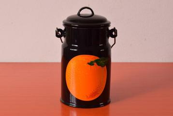 Retro vintage emaille melkbusje met funky fruitdecor beschikbaar voor biedingen