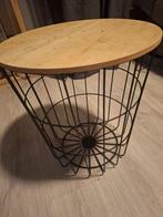 Zwarte draadmand bijzettafel met houten blad – modern., Minder dan 55 cm, Rond, Zo goed als nieuw, Ophalen