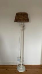 Witte landelijke lamp, Huis en Inrichting, Lampen | Vloerlampen, Ophalen, 150 tot 200 cm, Hout, Landelijk