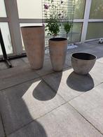 BLOEMPOTTEN voor in de tuin of....., 25 tot 40 cm, Kunststof, Rond, Zo goed als nieuw