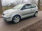 Volkswagen Polo 1.4 - 2003 - Nieuwe Apk & Distributie set, Auto's, Voorwielaandrijving, Stof, Zwart, 4 cilinders
