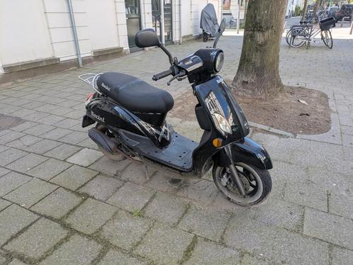 Scooter Berini (MOET WEG) blauw kenteken met begrenzer, Fietsen en Brommers, Scooters | Overige merken, Gebruikt, Ophalen