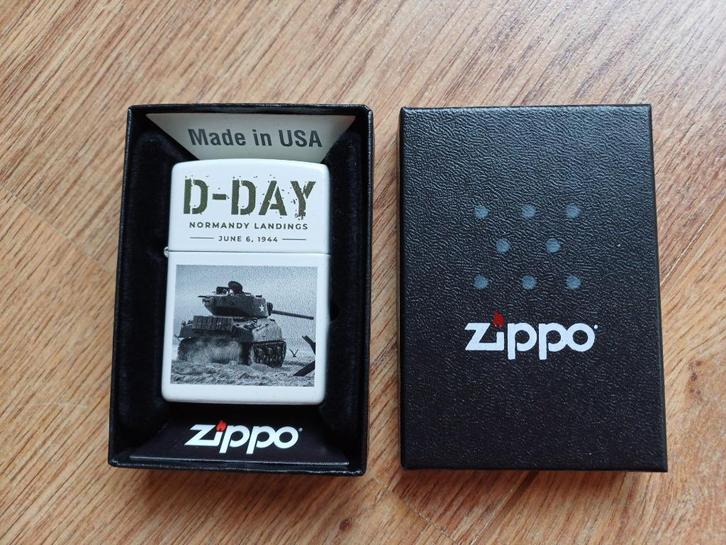 Zippo D-Day Sherman tank, Verzamelen, Militaria | Tweede Wereldoorlog, Overige soorten, Overige typen, Overige gebieden, Ophalen of Verzenden