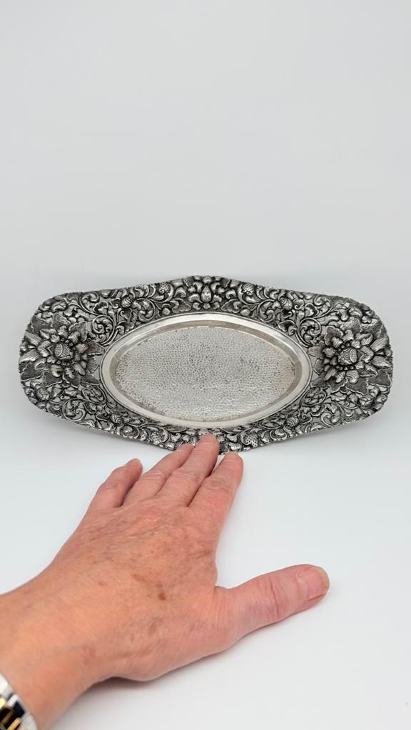 Gave antiek zilveren Djokja schaal. Breed: 27,3 cm., Antiek en Kunst, Antiek | Goud en Zilver, Zilver, Verzenden