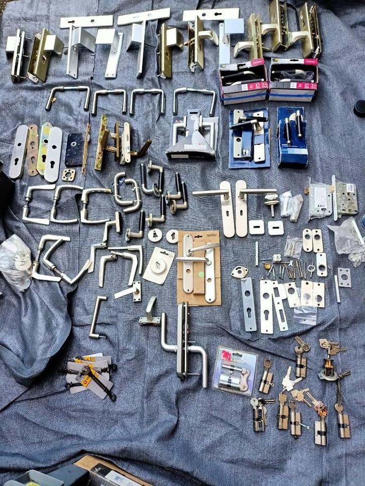 zeer veel deurbeslag voor binnen en buitendeuren, Doe-het-zelf en Verbouw, Hang- en Sluitwerk, Nieuw, Overige typen, Rvs, Ophalen