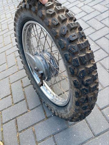 Net achterwiel voor zundapp met cross band erop. beschikbaar voor biedingen