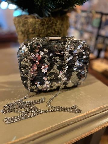 Beeldig beugeltasje beschikbaar voor biedingen