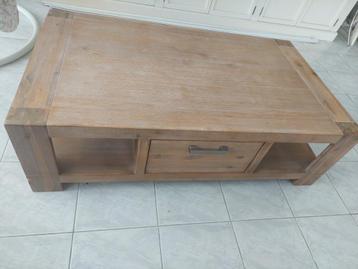 Salon tafel beschikbaar voor biedingen