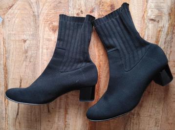 Zwarte stoffen laarsjes maat 43 beschikbaar voor biedingen