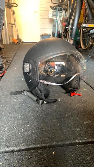 Helm beschikbaar voor biedingen
