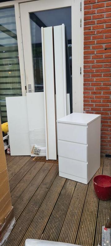 Mooi ikea malm bed 90x200 met nachtkastje - afbeelding 1