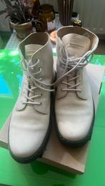 Dr Martens suede beige laarzen maat 42, Kleding | Dames, Schoenen, Ophalen, Zo goed als nieuw, Beige