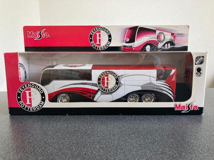 Maisto Feyenoord Rotterdam bus NIEUW, Hobby en Vrije tijd, Modelauto's | Overige schalen, Nieuw, Bus of Vrachtwagen, Ophalen of Verzenden