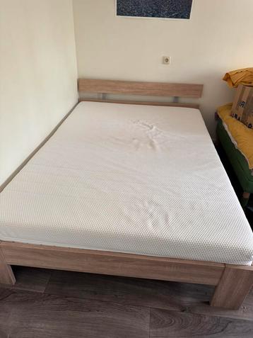 ÄKREHAMN foam mattress (140x200 cm) paired with a bed frame beschikbaar voor biedingen