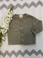 Kakigroen knitwear vestje met knoopjes vd Hema, maatje 62, Kinderen en Baby's, Babykleding | Maat 62, Truitje of Vestje, Ophalen of Verzenden