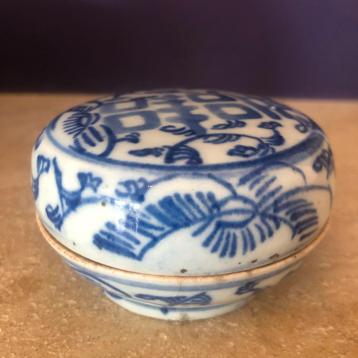 Antiek Chinees Porseleinen Zalf Doosje “Double happiness” beschikbaar voor biedingen