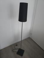 Staande lamp met hele donkere paarse kap (lijkt zwart)., Ophalen, Zo goed als nieuw