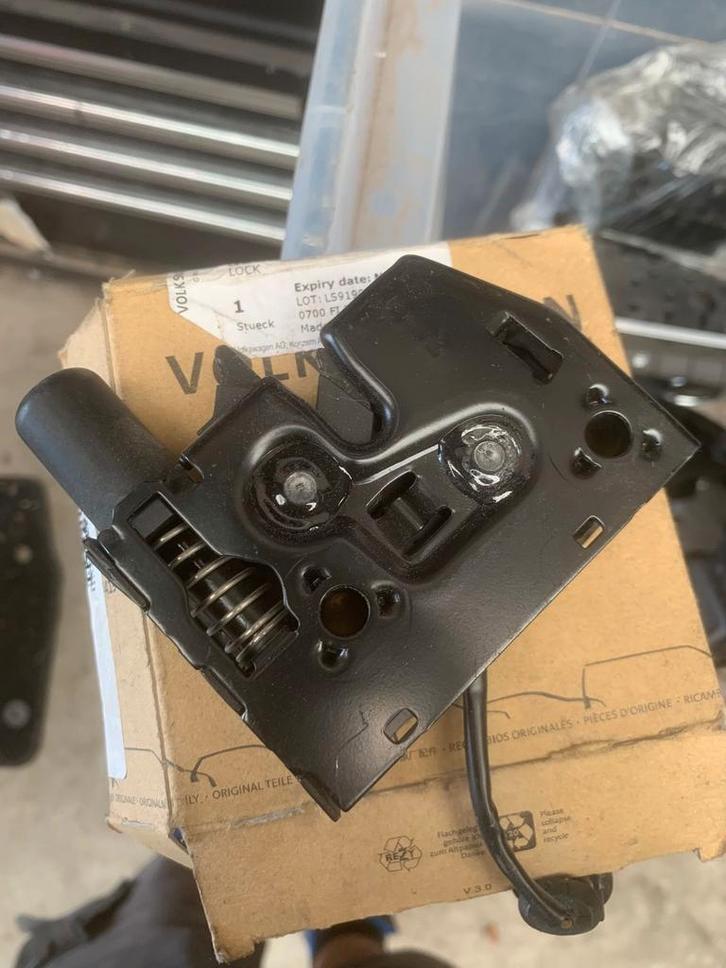 Nieuw Motorkap Slot Audi A3 8v, Auto-onderdelen, Carrosserie en Plaatwerk, Motorkap, Audi, Voor, Nieuw, Ophalen of Verzenden