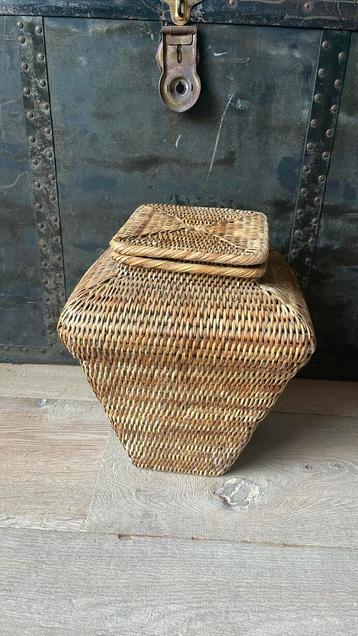 Birma rieten lampenvoet/pot beschikbaar voor biedingen