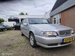 Volvo V70 2.4 Europa, Gebruikt, 2435 cc, 1600 kg, Zilver of Grijs