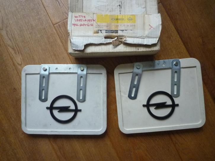 Opel Kapitan Admiral Diplomat-B nieuwe set spatlappen Wit, Auto diversen, Overige Auto diversen, Ophalen of Verzenden