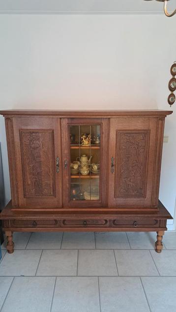 Antieke eikenhouten dressoir kast beschikbaar voor biedingen