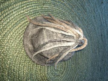 Fleece hoedje, grijs/beige beschikbaar voor biedingen