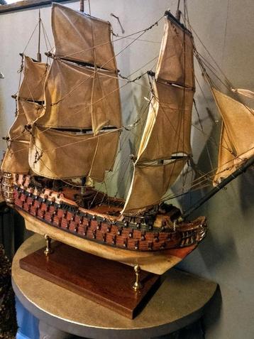 Groot Franse vintage oorlogsbodem fregat 1766 beschikbaar voor biedingen