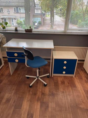 Complete jaren 70 bureau set beschikbaar voor biedingen