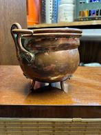 Antieke koperen pot op pootjes – handgeslagen, Ophalen of Verzenden, Koper