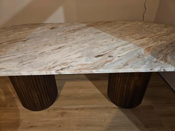 Bijna nieuwe design eettafel / Sklum natuursteen mango hout, Huis en Inrichting, Tafels | Salontafels, Zo goed als nieuw, 75 cm of meer