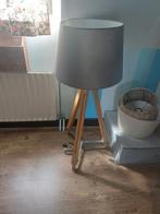 Staande driepoot (statief)lamp, Huis en Inrichting, Lampen | Vloerlampen, Ophalen of Verzenden, Zo goed als nieuw, 150 tot 200 cm