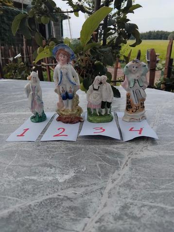 Vintage beeldjes beschikbaar voor biedingen