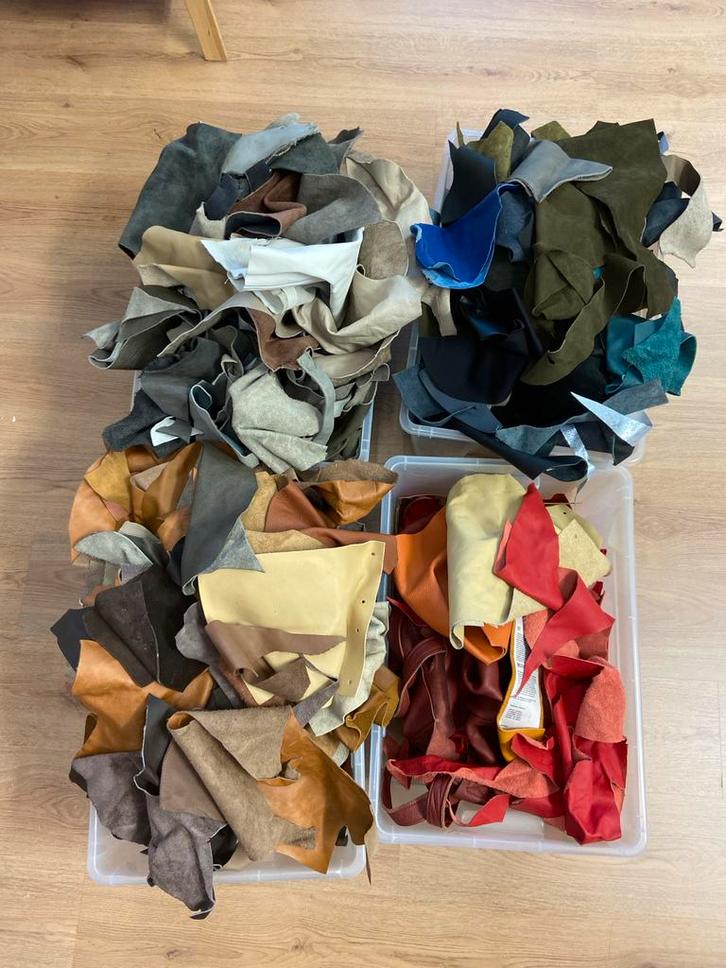 Lederresten - Groot & Klein - Veel Kleuren!, Hobby en Vrije tijd, Stoffen en Lappen, Gebruikt, Leer of Kunstleer, Minder dan 30 cm