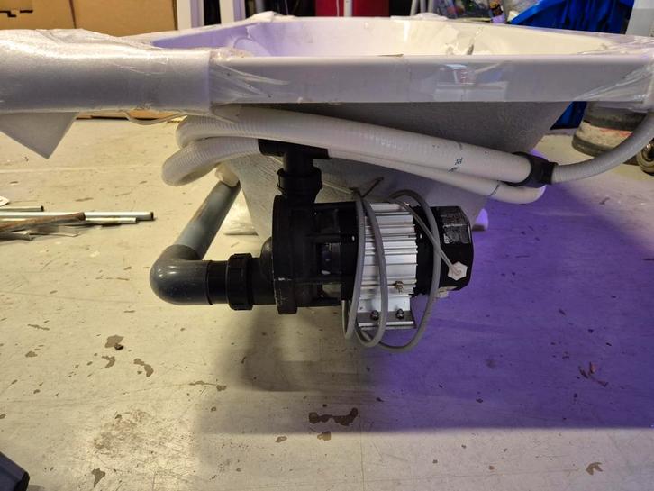 Bruynzeel Whirlpool Bad - Schuurvondst!, Huis en Inrichting, Badkamer | Badkamermeubels, Nieuw, Overige typen, Minder dan 100 cm