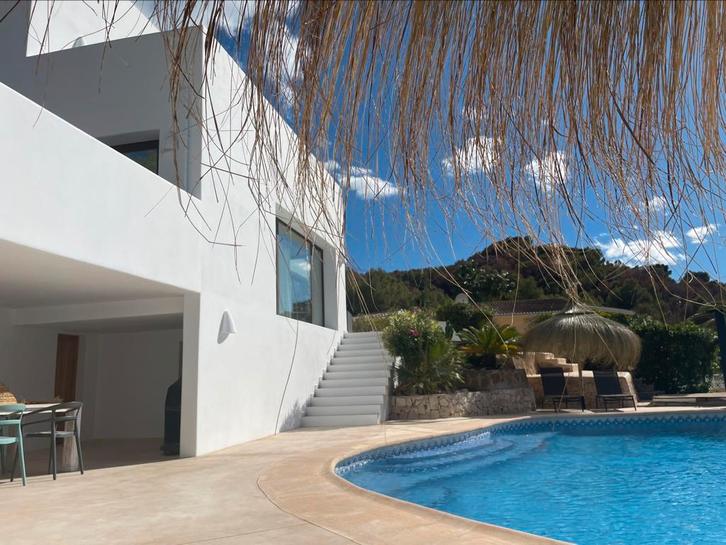 Luxe villa Moraira te huur, 6p., Vakantie, Vakantiehuizen | Spanje, Costa Blanca, Landhuis of Villa, Dorp, Aan zee, 3 slaapkamers