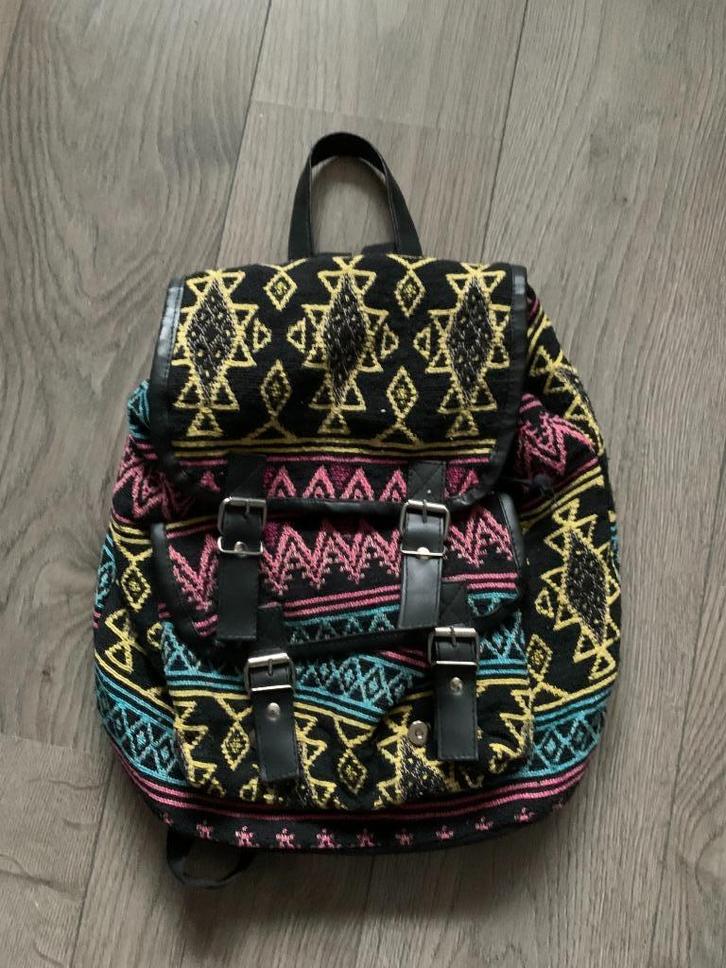 Mooie multikleuren rugtas (nr.19 D4), Sieraden, Tassen en Uiterlijk, Tassen | Rugtassen, Gebruikt, 25 tot 40 cm, Ophalen of Verzenden