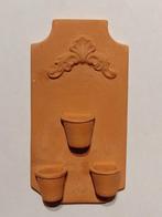 terra cotta muurplaat met deco ornament en drie bloempotten, Ophalen, Nieuw, Gebruiksvoorwerp