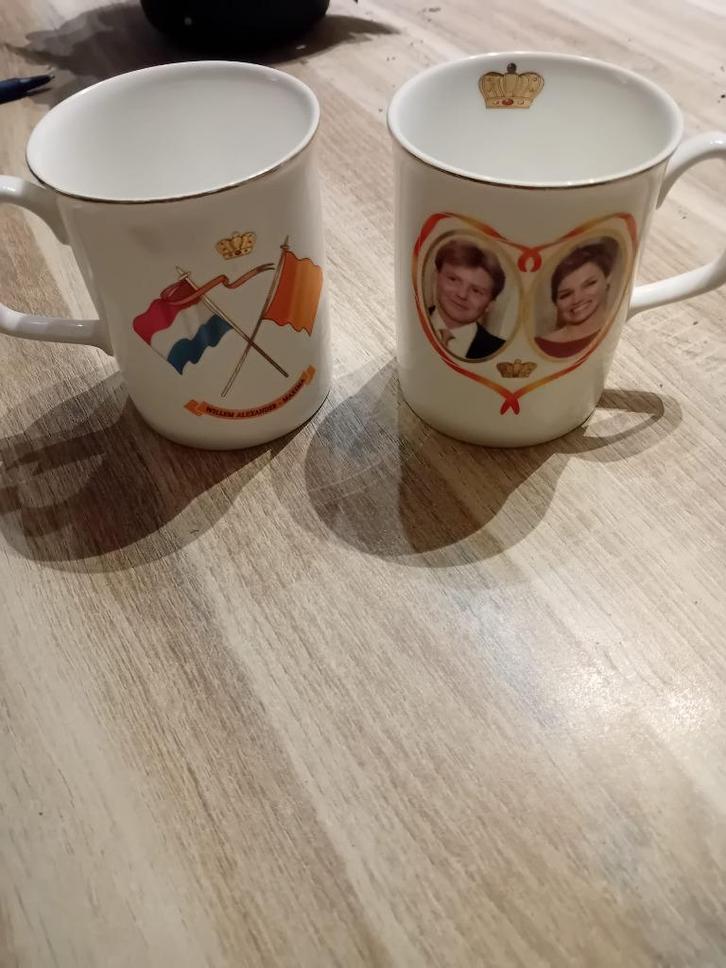 2 koninklijke bekers Willem Alexander en Maxima, Verzamelen, Koninklijk Huis en Royalty, Zo goed als nieuw, Servies, Nederland
