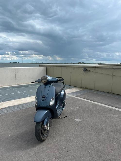 Vespa lx 2t, Fietsen en Brommers, Snorfietsen en Snorscooters, Zo goed als nieuw, Ophalen of Verzenden