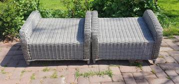 2 mooie voetenbankjes Wicker. beschikbaar voor biedingen