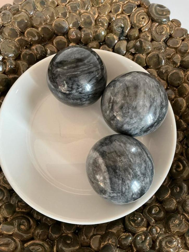 Drie natuurstenen marmeren bollen. Diameter ong 5 centimeter, Huis en Inrichting, Woonaccessoires | Overige, Ophalen of Verzenden