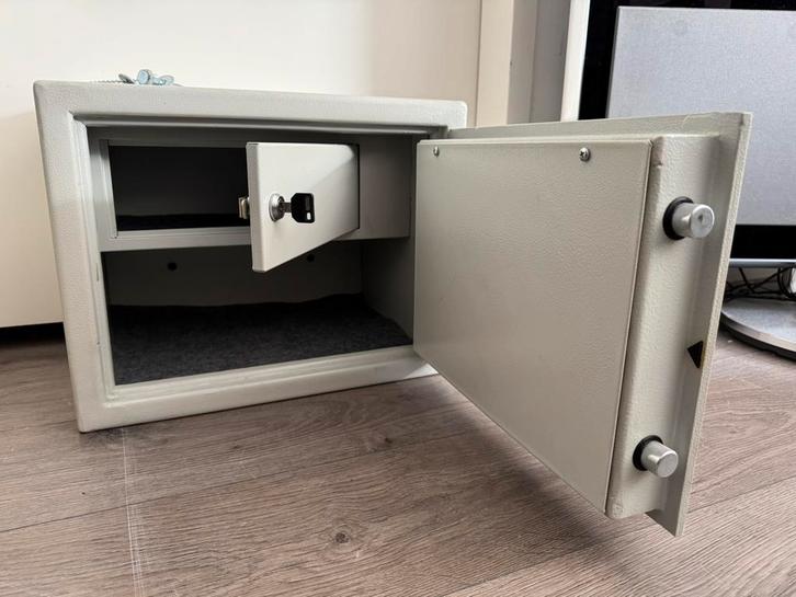 Zeer degelijke kluis wapenkluis pistoolkluis brandkast!, Huis en Inrichting, Brandblussers en Brandkasten, Zo goed als nieuw, Brandkast