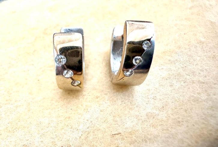 Zeer mooie gouden oorstekers met 6 natuurlijke briljanten, Sieraden, Tassen en Uiterlijk, Oorbellen, Zo goed als nieuw, Knopjes of Stekers