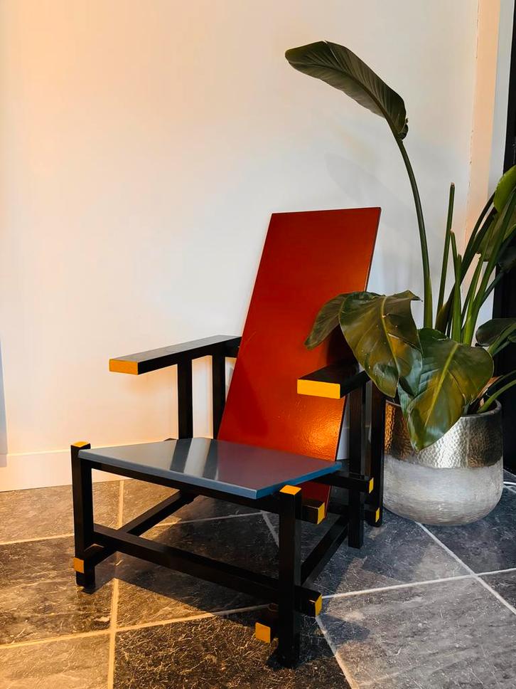 Rietveld Stijl Stoel - Kunstzinnig Interieur, Huis en Inrichting, Stoelen, Gebruikt, Eén, Hout, Overige kleuren, Ophalen of Verzenden
