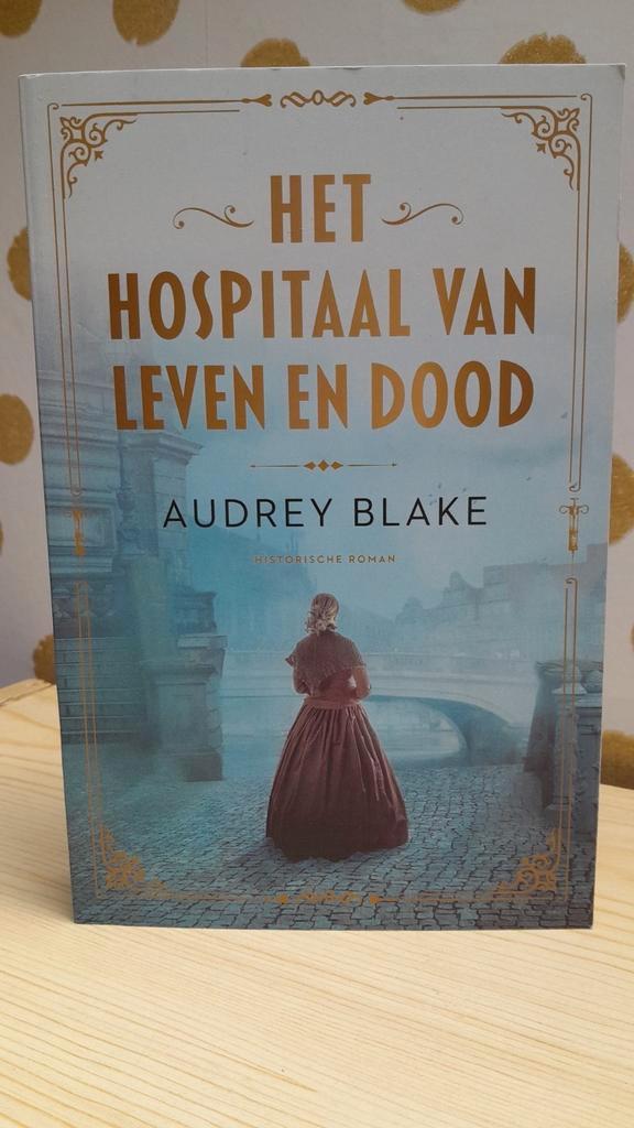 Audrey Blake - Het hospitaal van leven en dood, Boeken, Historische romans, Zo goed als nieuw, Ophalen of Verzenden