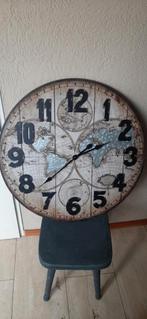 Wandklok van Claire & Eef met Wereldkaart Design, Ophalen, Gebruikt, Analoog, Wandklok