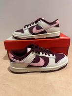 Nike Dunk Low Valentine EU 39, Kleding | Dames, Schoenen, Nike, Nieuw, Ophalen of Verzenden, Sneakers of Gympen