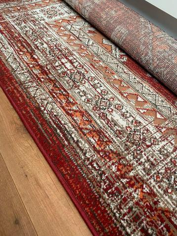 Prachtig Nieuw Kleed - beschikbaar voor biedingen